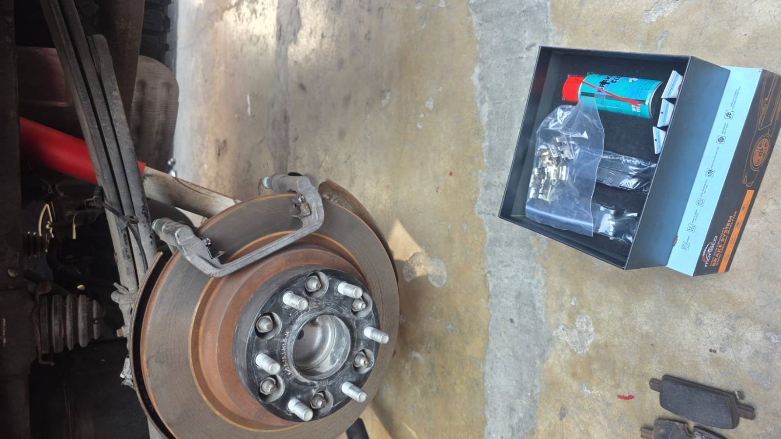 Venta e instalación de repuestos automotrices